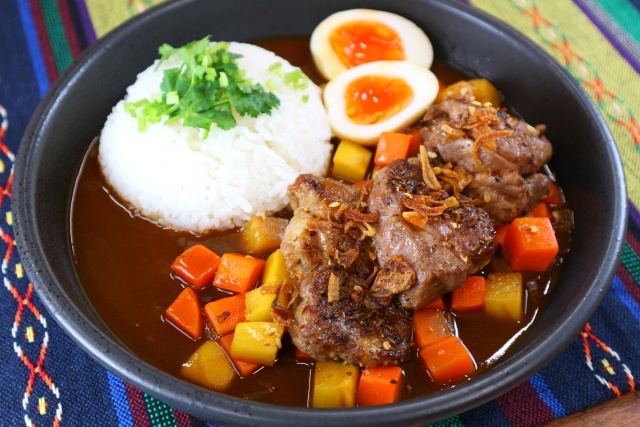 スパイス香るフォンドヴォー仕立てのラムカレー